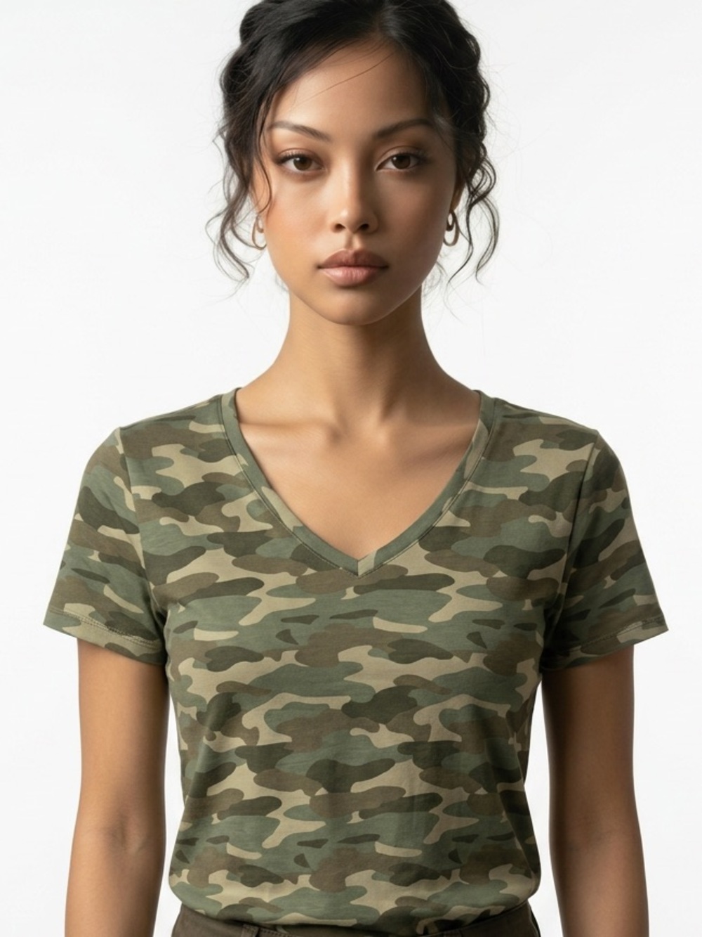 AMAZON ESSENTIALS | Short Sleeve V-Neck Camouflage Tee Women’s Size Medium